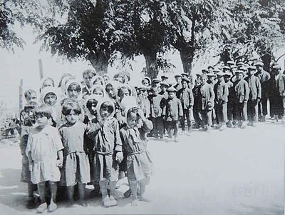 1929 Orphans from Cezarea (Kayseri) arriving in Beirut's Kelegian-Sisvan orphanage.