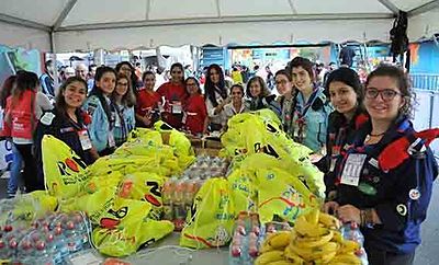 2015 Nov 8 AGBU-AYA Scouts volunteers at Beirut Marathon